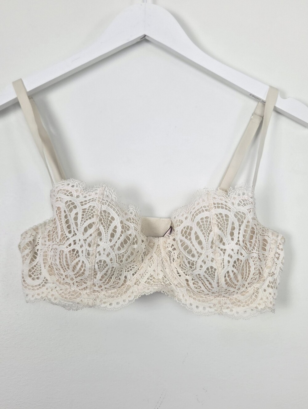 Victoria's Secret Dream Angels Push-up Without Padding Cream Lace Bra 34D